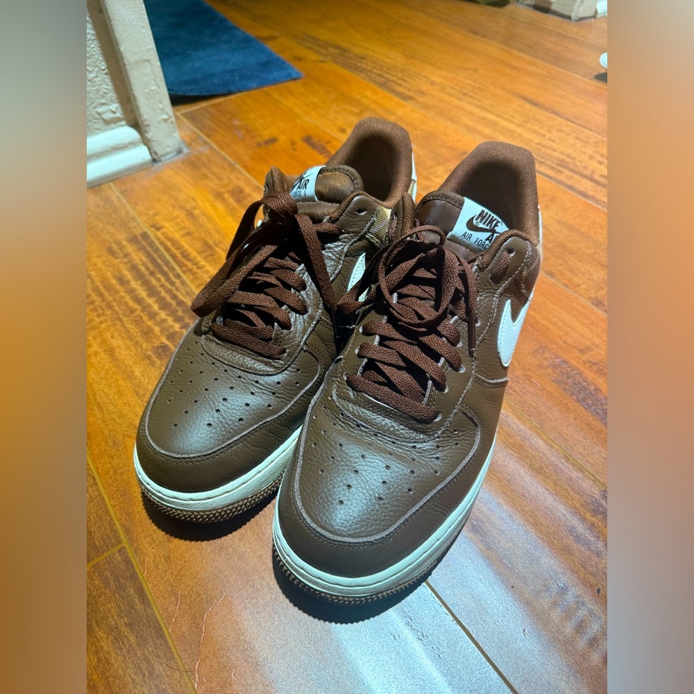 USED NIKE AIR FORCE 1